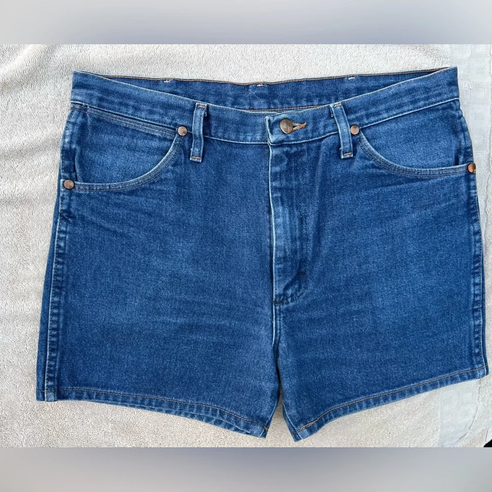 Wrangler Vintage Women’s Denim Shorts size 34 EUC - Picture 3 of 6